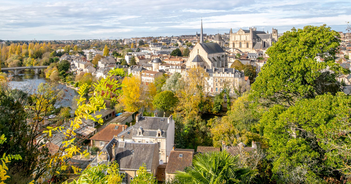 Zoom sur les communes participatives de Poitiers (Vienne) et Plessé (Loire Atlantique)